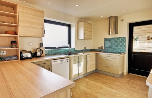 Lairg Cottage | Pet-Friendly 3 Bedroom Accommodation in Lairg with Breakfast
