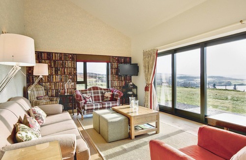 Lairg Cottage | Pet-Friendly 3 Bedroom Accommodation in Lairg with Breakfast