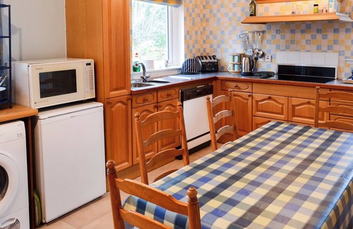 Nairn Cottage | Stylish 3 Bedroom Retreat in Cawdor, Nairn - Guest Rated 9.8