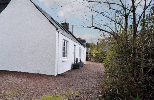 Nairn Cottage | Stylish 3 Bedroom Retreat in Cawdor, Nairn - Guest Rated 9.8