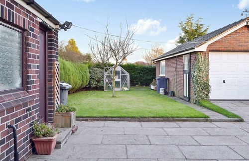 Wrightington Cottage | Ideal 1930's Retreat to Explore North West Attractions