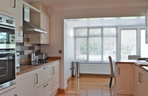 New Forest District Cottage | Stylish 3 Bedroom Stay in Brockenhurst Near Lyndhurst
