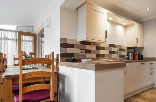 New Forest District Cottage | Stylish 3 Bedroom Stay in Brockenhurst Near Lyndhurst