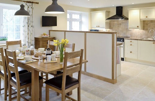 Frome Cottage | Guest Rated 10/10: 3 Bedroom Retreat in Spring Gardens