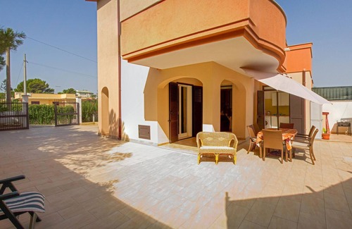 Fondo Morte House | Relaxing 3 Bedroom Accommodation with Ocean Views in Noto