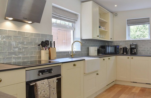 New Forest District Cottage | Inviting 3 Bedroom Retreat in Woodgreen, Fordingbridge