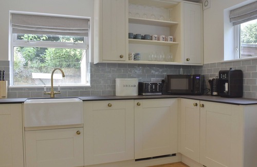 New Forest District Cottage | Inviting 3 Bedroom Retreat in Woodgreen, Fordingbridge