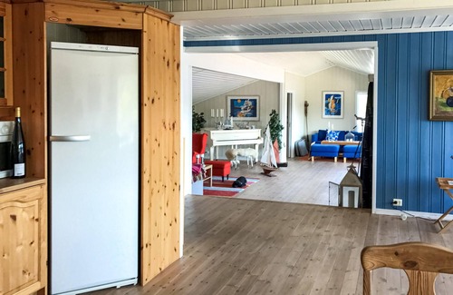 Farsund House | Spacious 3-Bedroom Accommodation with Ocean & Lake Views
