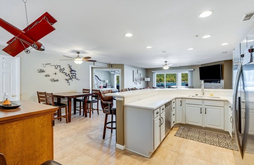 Camdenton Condo | Lakefront Executive Retreat with Pool & Spa Amenities