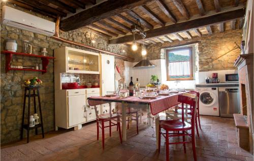 Benabbio Apartment | Charming Benabbio Apartment with Kitchen & Hot Tub