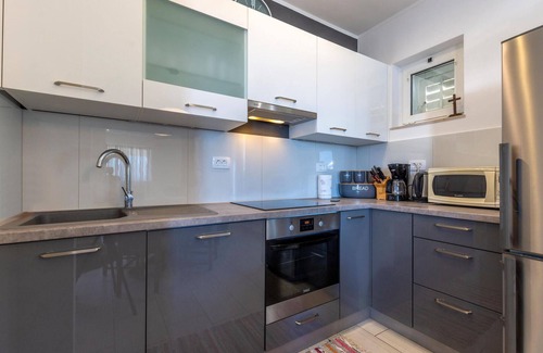 Jesenice Apartment | Comfortable Family Apartments with Pool and Ocean Views