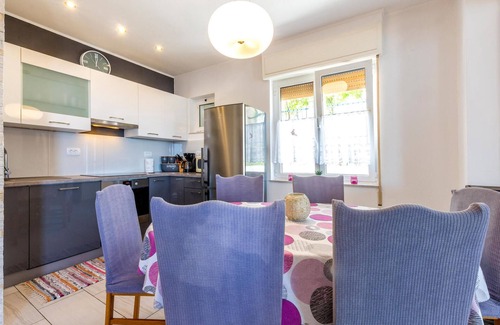 Jesenice Apartment | Comfortable Family Apartments with Pool and Ocean Views