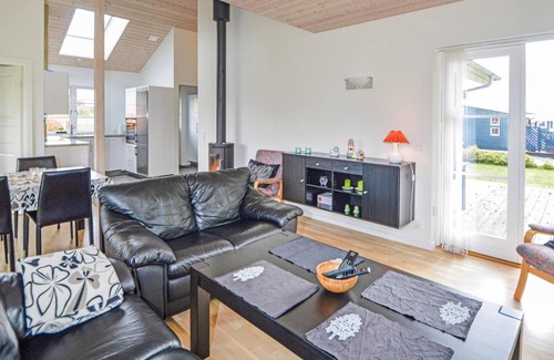 Horsens House | Cozy 3-Bedroom Retreat with Oceanfront Views in Juelsminde