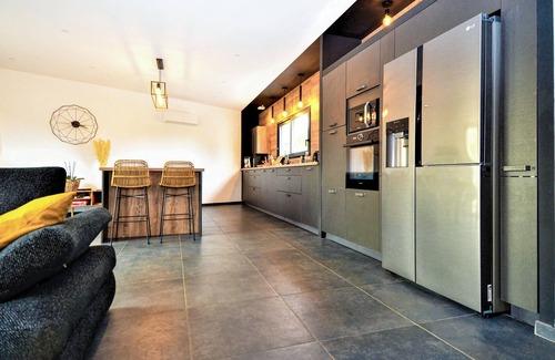 Montfavet House | Relax in Your Own Private Pool Vacation Home Retreat