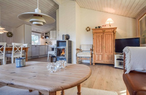 Blavand Strand House | Spacious 3 Bedroom Retreat in Blåvand with Oceanfront Views