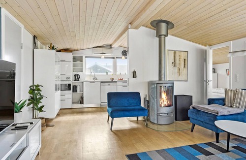 Lihme House | Family-Friendly Cottage with Lake Views and Relaxing Spa