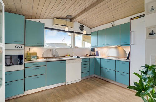 Lihme House | Family-Friendly Cottage with Lake Views and Relaxing Spa