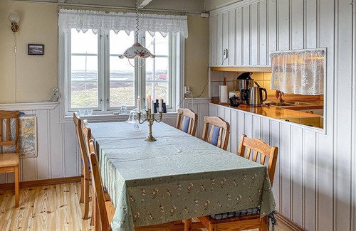 Smøla House | Ideal 3 Bedroom Accommodation with Ocean Views in Smøla