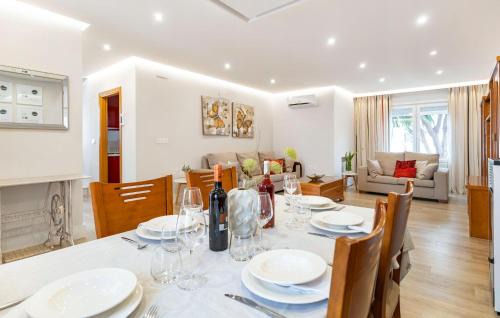 Padul House | Family-Friendly 3 Bedroom Home with Pool in Padul
