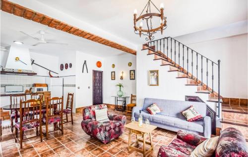 Rute House | Cozy 3 Bedroom Family Home with Pool in Rute