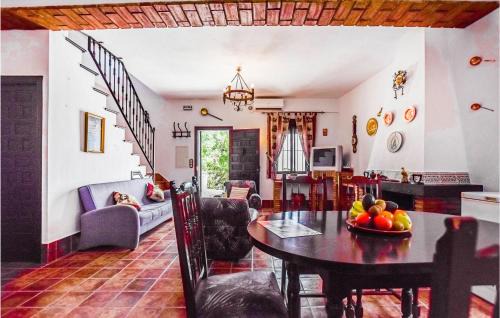 Rute House | Cozy 3 Bedroom Family Home with Pool in Rute