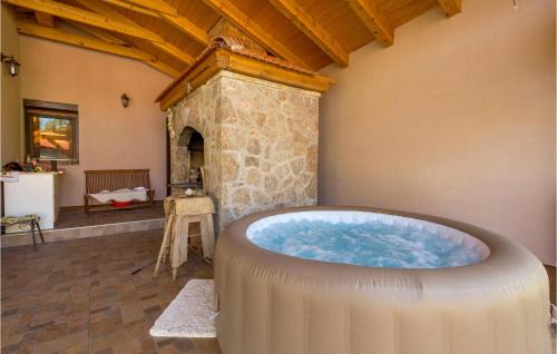 Senj House | Pet Friendly Retreat in Vrzici with Kitchen & Hot Tub
