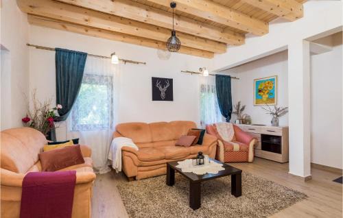 Senj House | Pet Friendly Retreat in Vrzici with Kitchen & Hot Tub