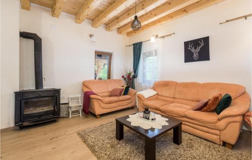Senj House | Pet Friendly Retreat in Vrzici with Kitchen & Hot Tub