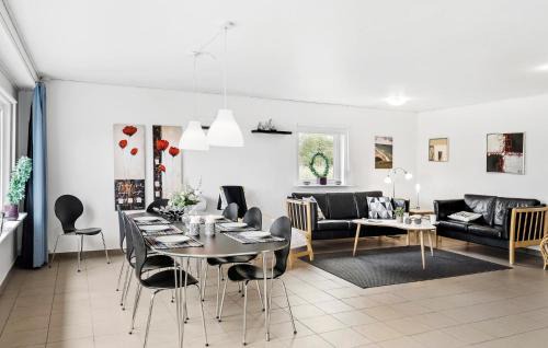 Øsløs House | Inviting Home in Vesls with Panoramic Views and Pet-Friendly