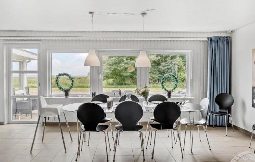 Øsløs House | Inviting Home in Vesls with Panoramic Views and Pet-Friendly