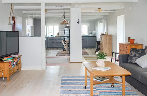 Vollsjo House | Family-Friendly 3 Bedroom Retreat in Vollsjö with Lake Views
