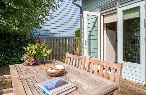 Municipality of Hollands Kroon House | Cozy 2 Bedroom Retreat in Wieringerwerf with Lake View