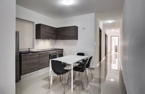 Bugibba House | Ideal 3 Bedroom Apartment with Kitchen in St Paul's Bay