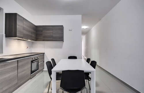 Bugibba House | Ideal 3 Bedroom Apartment with Kitchen in St Paul's Bay