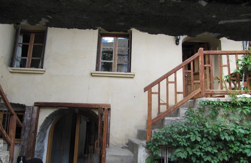 Vallouise-Pelvoux Apartment | Elegant 3-Bedroom Apartment in Vallouise with Great Amenities