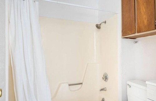 Sweetbriar Apartment | 3 Bedroom Apartment 546067 by Houzlet