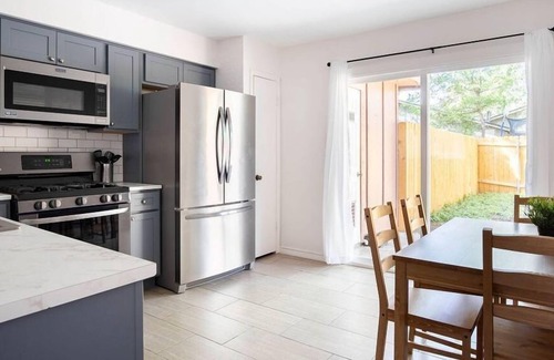 Sweetbriar Apartment | 3 Bedroom Apartment 546067 by Houzlet