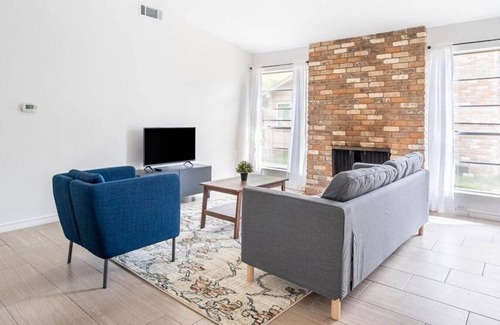 Sweetbriar Apartment | 3 Bedroom Apartment 546067 by Houzlet