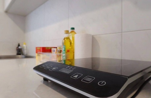 Kingston House | Family-Friendly 3 Bedroom Apartment in Kingston Awaits