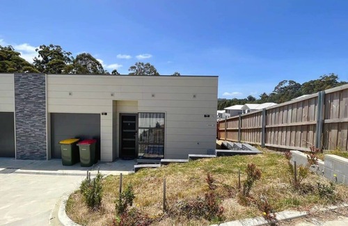 Kingston House | Family-Friendly 3 Bedroom Apartment in Kingston Awaits
