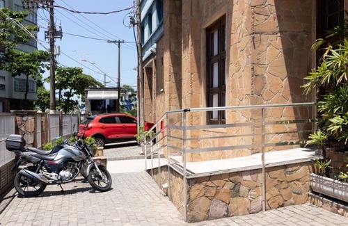 Itarare Apartment | Cozy 3-Bedroom Retreat Across from Itararé Beach