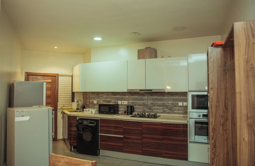 Ofin Apartment | 3-bedroom apartment in beautiful Lagos with WiFi, AC