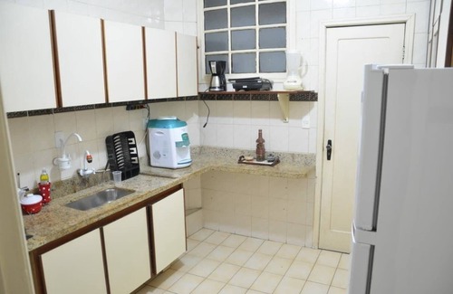 Itarare Apartment | Cozy 3-Bedroom Retreat by Itararé Beach with Ocean View