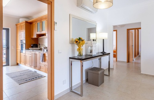 Porto de Mos Apartment | Ideal 3 Bedroom Apartment Near Beach in Porto de Mós