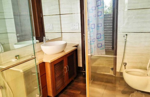 Noida Apartment | Comfortable 3 Bedroom Apartment in Noida with Kitchen