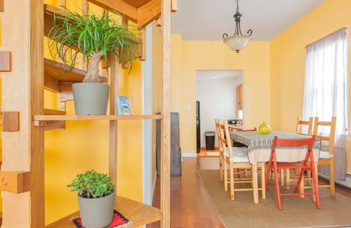 East Somerville Apartment | Family-Friendly 3 Bedroom Apartment by T Stop with Breakfast