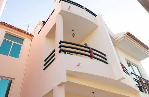 Praia Apartment | Family-Friendly 3 Bedroom Apt with Free WiFi & AC