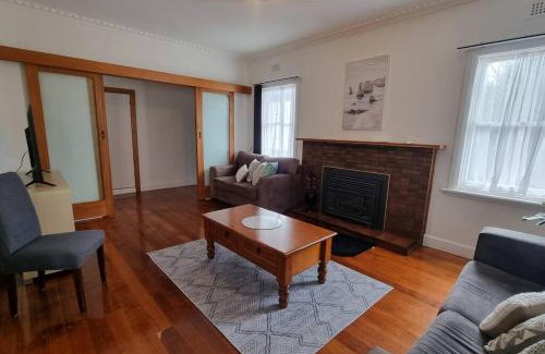 Montello Apartment | Stylish 3-Bedroom Art Deco Home with Modern Touches