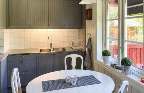 Grythyttan House | Discover an Idyllic Cottage with Lake Views and Pet-Friendly Stay