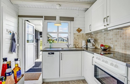 Nørre Lyngby House | Scenic Log Cabin with Ocean View and Spa Amenities